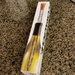 Corkcicle for keeping your wine cold never used